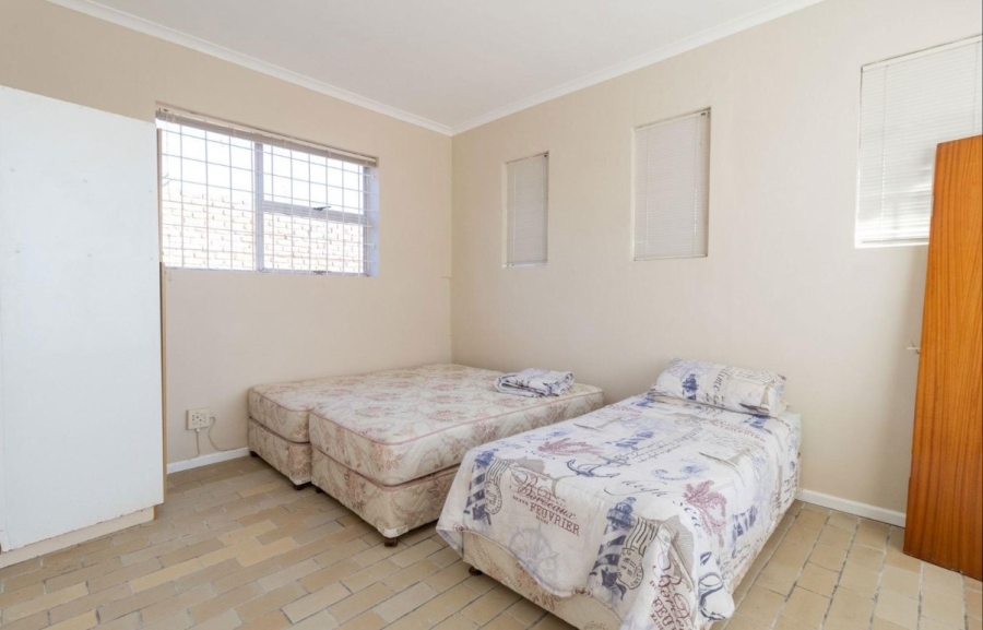 8 Bedroom Property for Sale in Middedorp Western Cape